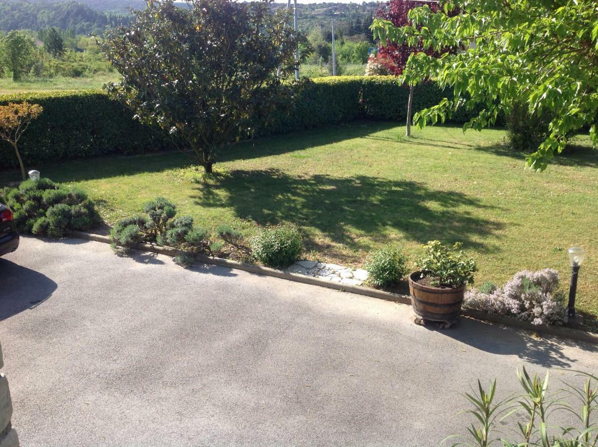Au Mas Des Graviers Bed & Breakfast ซาลาวาส์ ภายนอก รูปภาพ