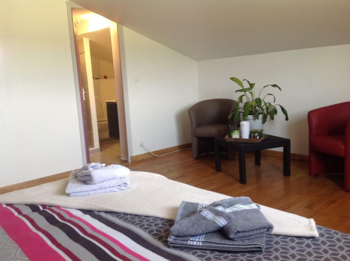 Au Mas Des Graviers Bed & Breakfast ซาลาวาส์ ภายนอก รูปภาพ