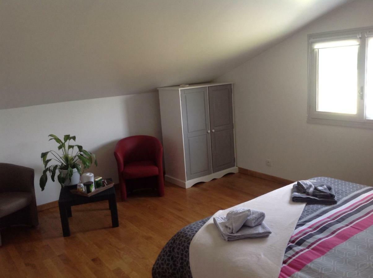 Au Mas Des Graviers Bed & Breakfast ซาลาวาส์ ภายนอก รูปภาพ