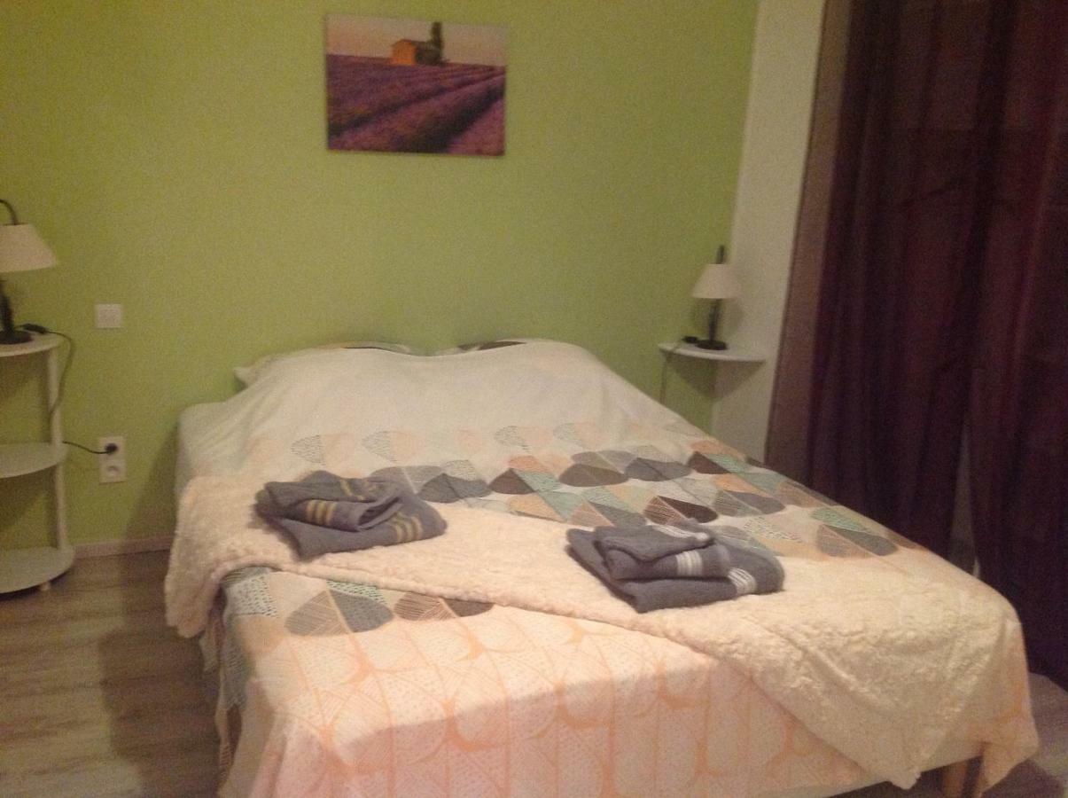 Au Mas Des Graviers Bed & Breakfast ซาลาวาส์ ภายนอก รูปภาพ